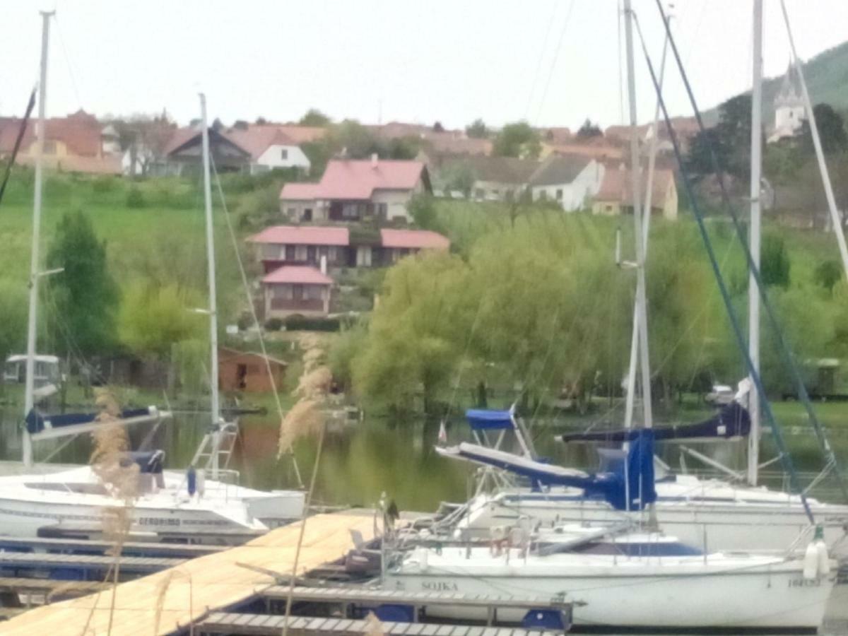 Penzion Nad Jezerem Pavlov Buitenkant foto