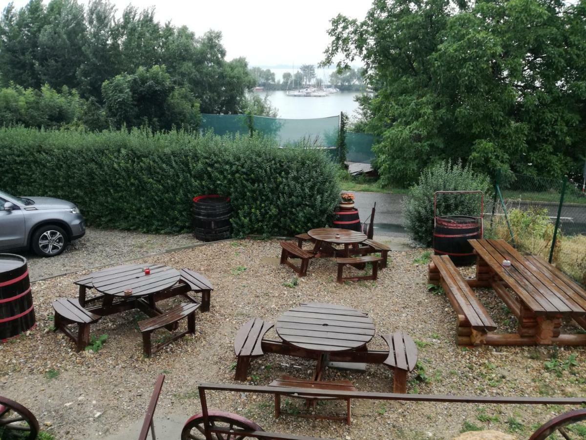 Penzion Nad Jezerem Pavlov Buitenkant foto