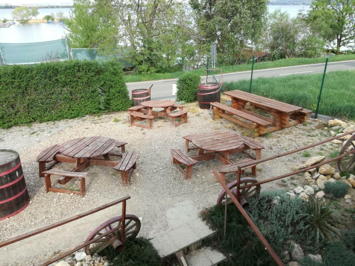 Penzion Nad Jezerem Pavlov Buitenkant foto